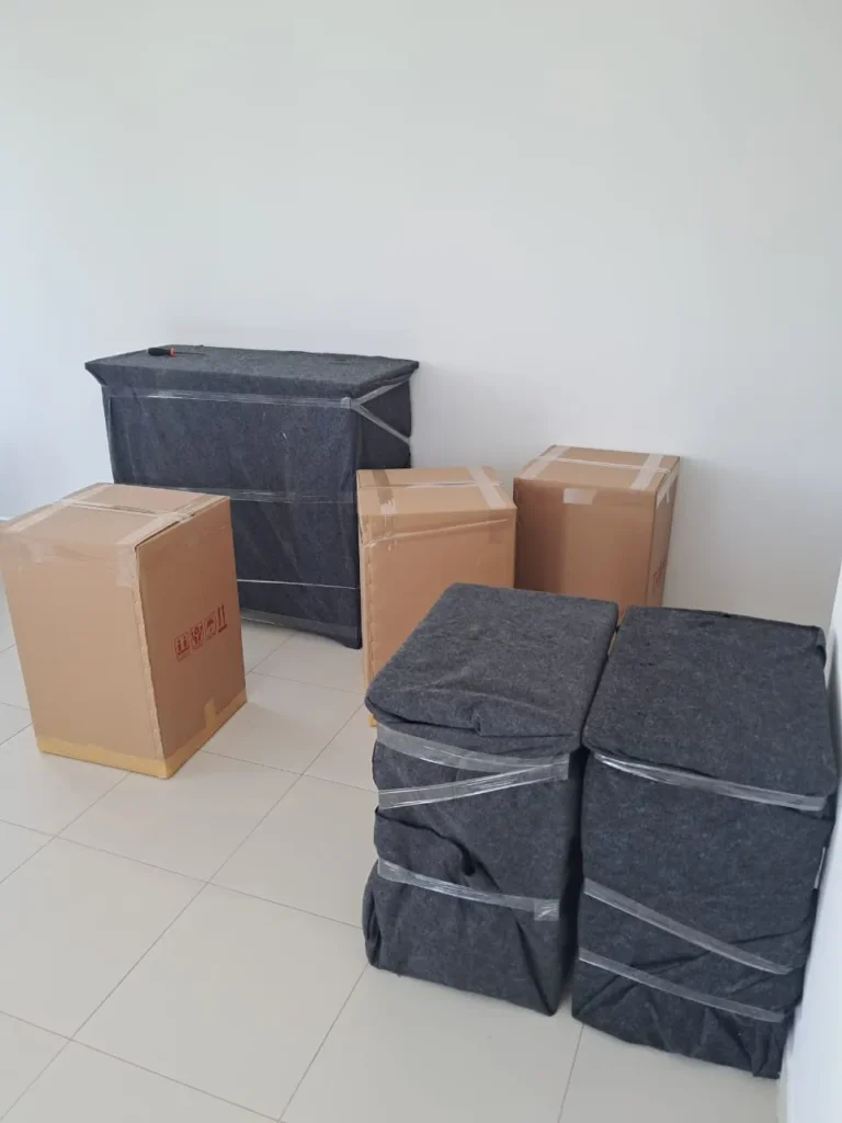 Movers in Umm Suqeim, Dubai